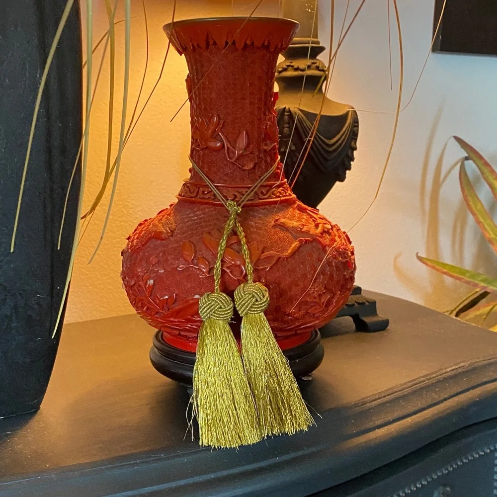 Vintage Y2K Chinese Red Cinnabar Handcarved Vase - Picture 2 of 7